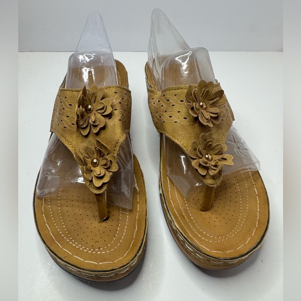 Women’s Tan Floral Thong Wedge Sandals Size EU40